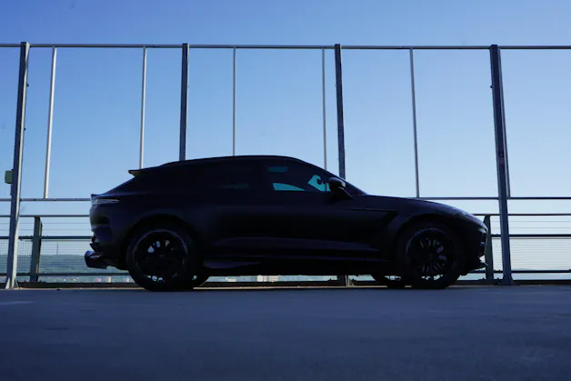 ASTON MARTIN DBX 707 4.0 V8 BI-TURBO BLACK l 707 PS