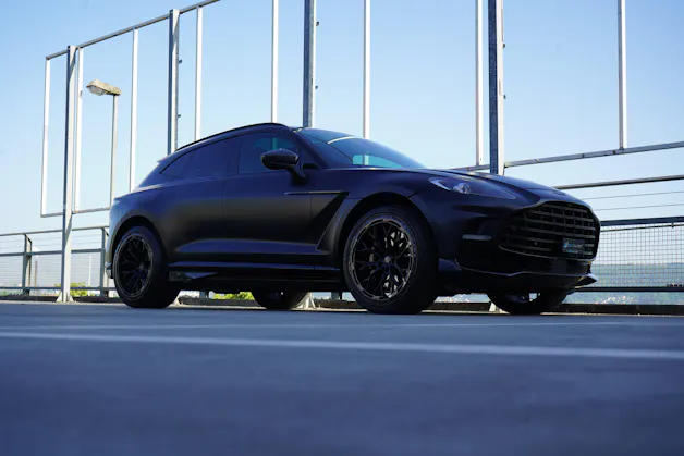 ASTON MARTIN DBX 707 4.0 V8 BI-TURBO BLACK l 707 PS