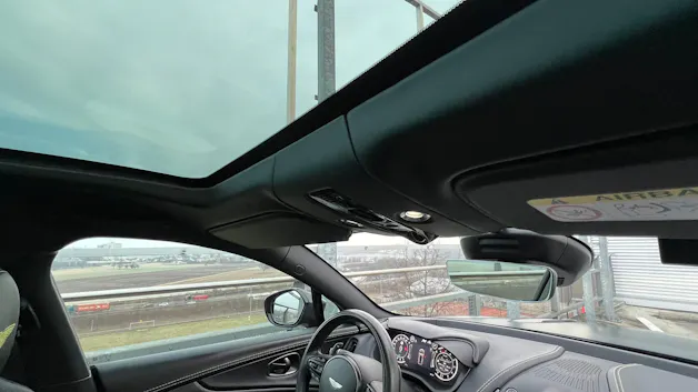 ASTON MARTIN DBX 707 4.0 V8 BI-TURBO BLACK l 707 PS