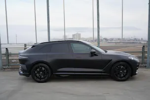 ASTON MARTIN DBX 707 4.0 V8 BI-TURBO BLACK l 707 PS