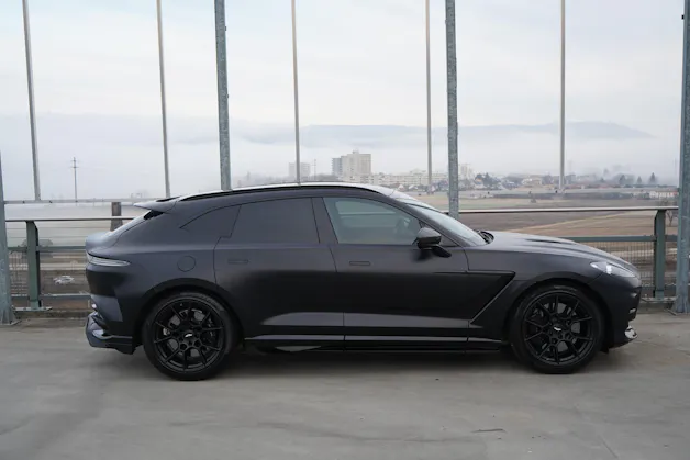 ASTON MARTIN DBX 707 4.0 V8 BI-TURBO BLACK l 707 PS
