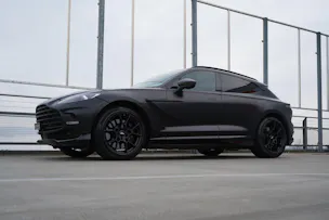 ASTON MARTIN DBX 707 4.0 V8 BI-TURBO BLACK l 707 PS