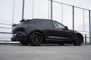 ASTON MARTIN DBX 707 4.0 V8 BI-TURBO BLACK l 707 PS