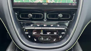 ASTON MARTIN DBX 707 4.0 V8 BI-TURBO BLACK l 707 PS