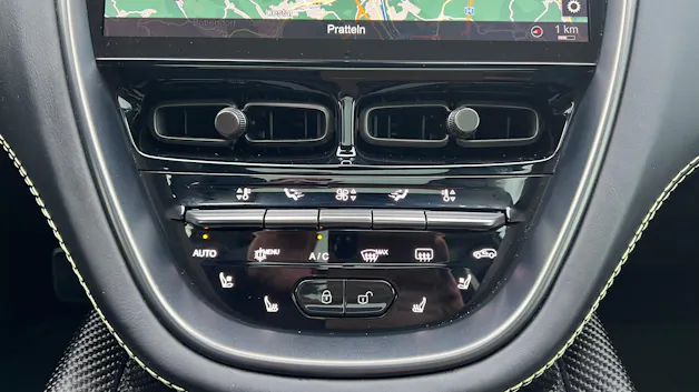 ASTON MARTIN DBX 707 4.0 V8 BI-TURBO BLACK l 707 PS