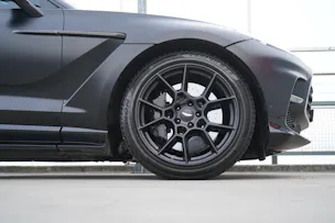 ASTON MARTIN DBX 707 4.0 V8 BI-TURBO BLACK l 707 PS