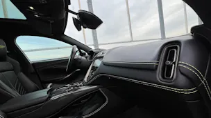 ASTON MARTIN DBX 707 4.0 V8 BI-TURBO BLACK l 707 PS