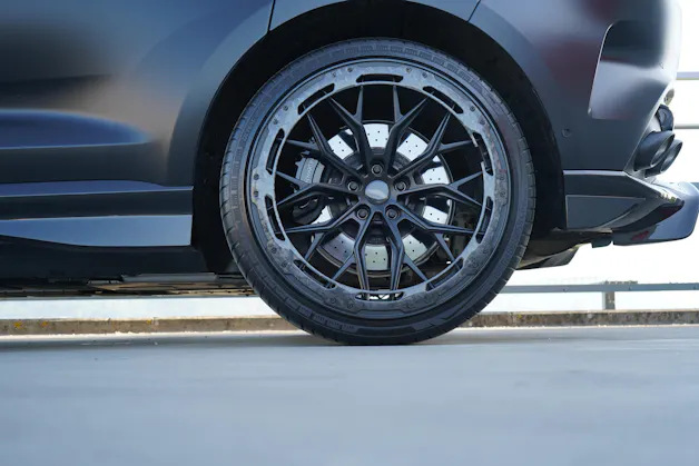 ASTON MARTIN DBX 707 4.0 V8 BI-TURBO BLACK l 707 PS