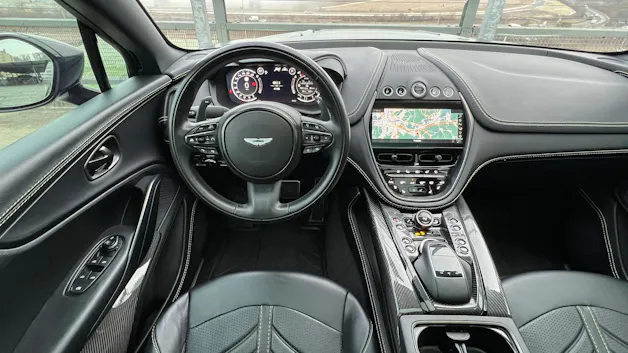 ASTON MARTIN DBX 707 4.0 V8 BI-TURBO BLACK l 707 PS