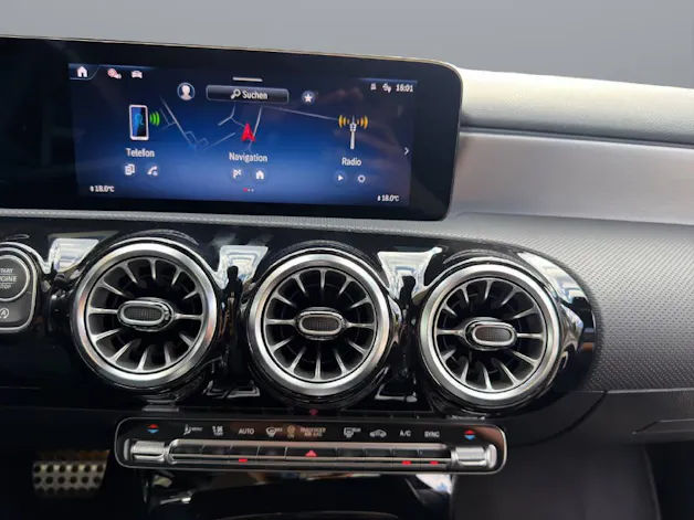 MERCEDES-BENZ A 250 AMG Line 4m