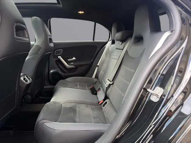 MERCEDES-BENZ A 250 AMG Line 4m