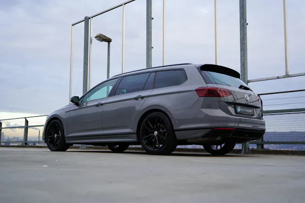 VW PASSAT VARIANT 2.0 TSI R-LINE EDITION BLACK 4MOTION DSG l 272 PS