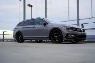 VW PASSAT VARIANT 2.0 TSI R-LINE EDITION BLACK 4MOTION DSG l 272 PS