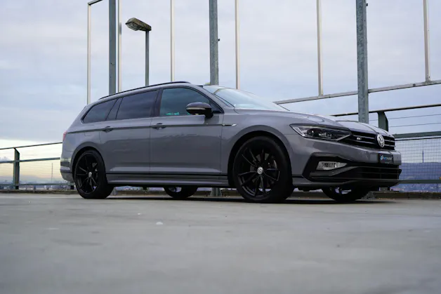 VW PASSAT VARIANT 2.0 TSI R-LINE EDITION BLACK 4MOTION DSG l 272 PS