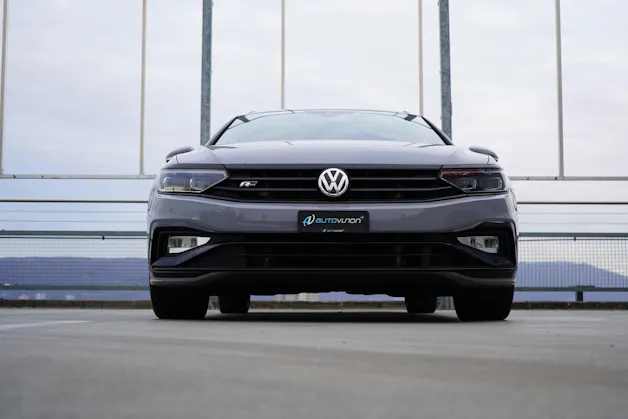 VW PASSAT VARIANT 2.0 TSI R-LINE EDITION BLACK 4MOTION DSG l 272 PS