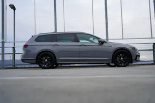 VW PASSAT VARIANT 2.0 TSI R-LINE EDITION BLACK 4MOTION DSG l 272 PS