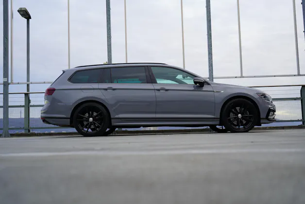 VW PASSAT VARIANT 2.0 TSI R-LINE EDITION BLACK 4MOTION DSG l 272 PS