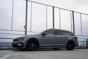 VW PASSAT VARIANT 2.0 TSI R-LINE EDITION BLACK 4MOTION DSG l 272 PS