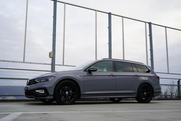 VW PASSAT VARIANT 2.0 TSI R-LINE EDITION BLACK 4MOTION DSG l 272 PS