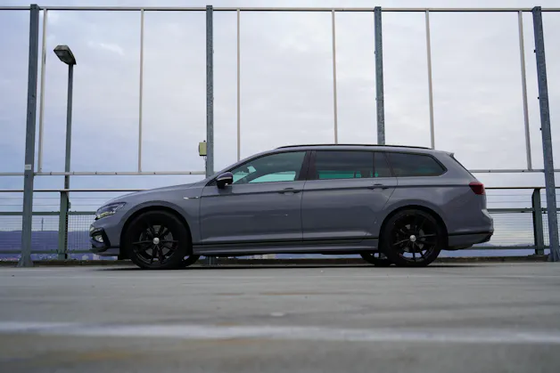VW PASSAT VARIANT 2.0 TSI R-LINE EDITION BLACK 4MOTION DSG l 272 PS