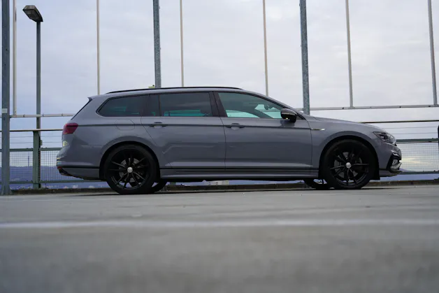 VW PASSAT VARIANT 2.0 TSI R-LINE EDITION BLACK 4MOTION DSG l 272 PS