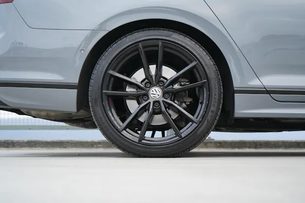 VW PASSAT VARIANT 2.0 TSI R-LINE EDITION BLACK 4MOTION DSG l 272 PS