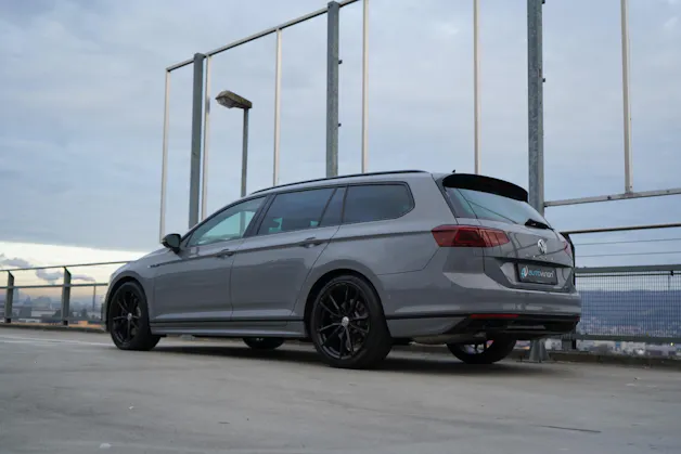 VW PASSAT VARIANT 2.0 TSI R-LINE EDITION BLACK 4MOTION DSG l 272 PS