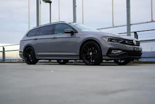 VW PASSAT VARIANT 2.0 TSI R-LINE EDITION BLACK 4MOTION DSG l 272 PS
