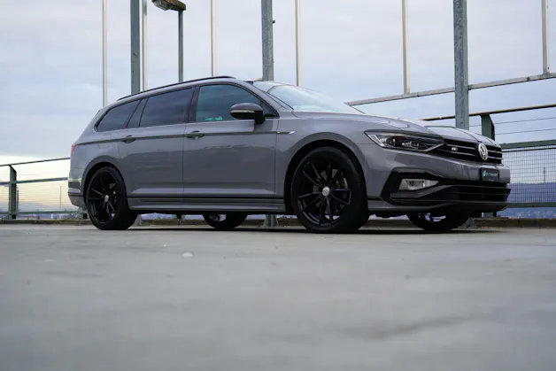 VW PASSAT VARIANT 2.0 TSI R-LINE EDITION BLACK 4MOTION DSG l 272 PS