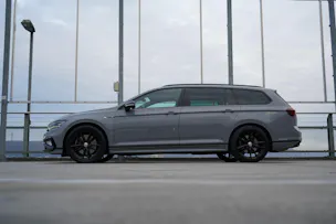 VW PASSAT VARIANT 2.0 TSI R-LINE EDITION BLACK 4MOTION DSG l 272 PS