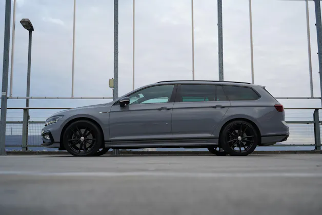 VW PASSAT VARIANT 2.0 TSI R-LINE EDITION BLACK 4MOTION DSG l 272 PS
