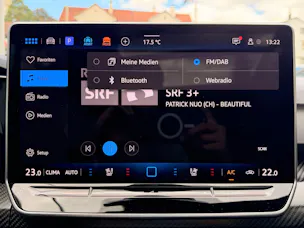 VW Golf Variant 2.0 TSI 333 PS 4MOTION R BLACK STYLE *** PANORAMAGLASDACH & LEDER VIENNA ***