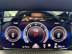 VW Golf Variant 2.0 TSI 333 PS 4MOTION R BLACK STYLE *** PANORAMAGLASDACH & LEDER VIENNA ***