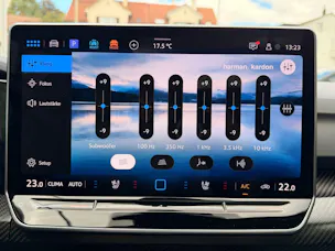 VW Golf Variant 2.0 TSI 333 PS 4MOTION R BLACK STYLE *** PANORAMAGLASDACH & LEDER VIENNA ***