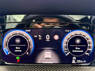 VW Golf Variant 2.0 TSI 333 PS 4MOTION R BLACK STYLE *** PANORAMAGLASDACH & LEDER VIENNA ***