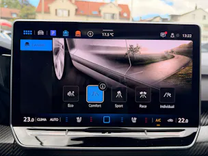 VW Golf Variant 2.0 TSI 333 PS 4MOTION R BLACK STYLE *** PANORAMAGLASDACH & LEDER VIENNA ***