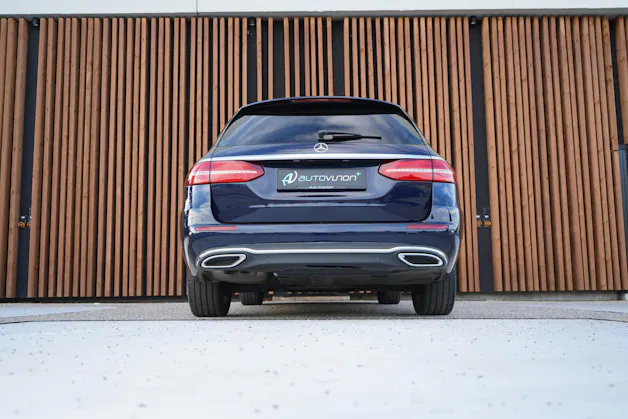 MERCEDES-BENZ E 220 d SWISS STAR AVANTGARDE 4MATIC 9G-TRONIC l 194 PS