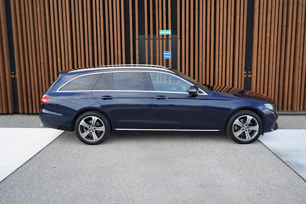 MERCEDES-BENZ E 220 d SWISS STAR AVANTGARDE 4MATIC 9G-TRONIC l 194 PS