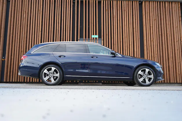MERCEDES-BENZ E 220 d SWISS STAR AVANTGARDE 4MATIC 9G-TRONIC l 194 PS