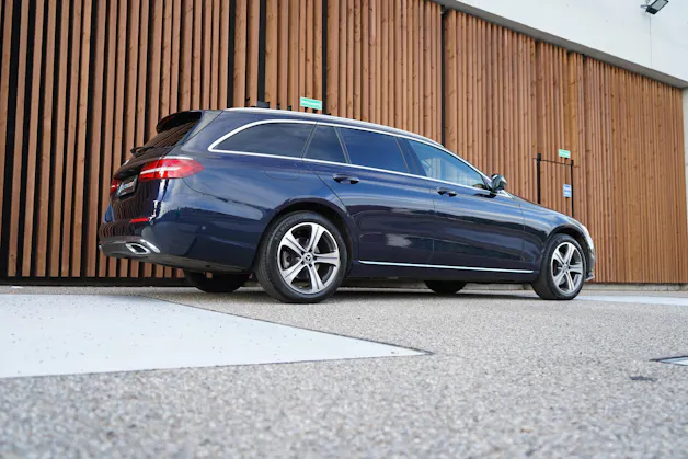 MERCEDES-BENZ E 220 d SWISS STAR AVANTGARDE 4MATIC 9G-TRONIC l 194 PS