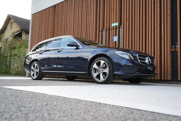 MERCEDES-BENZ E 220 d SWISS STAR AVANTGARDE 4MATIC 9G-TRONIC l 194 PS