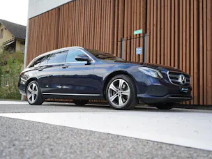 MERCEDES-BENZ E 220 d SWISS STAR AVANTGARDE 4MATIC 9G-TRONIC l 194 PS