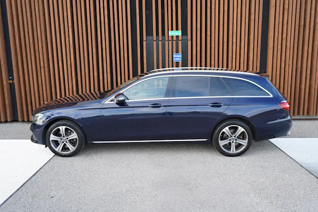 MERCEDES-BENZ E 220 d SWISS STAR AVANTGARDE 4MATIC 9G-TRONIC l 194 PS