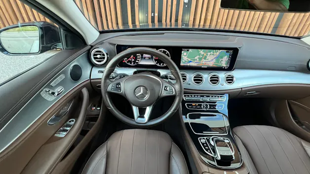 MERCEDES-BENZ E 220 d SWISS STAR AVANTGARDE 4MATIC 9G-TRONIC l 194 PS