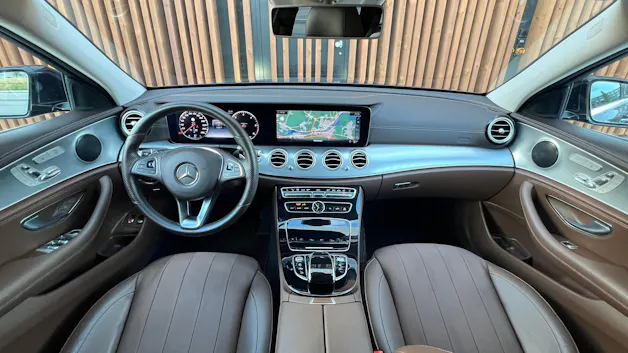 MERCEDES-BENZ E 220 d SWISS STAR AVANTGARDE 4MATIC 9G-TRONIC l 194 PS