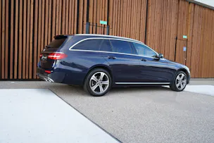 MERCEDES-BENZ E 220 d SWISS STAR AVANTGARDE 4MATIC 9G-TRONIC l 194 PS
