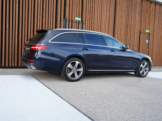 MERCEDES-BENZ E 220 d SWISS STAR AVANTGARDE 4MATIC 9G-TRONIC l 194 PS