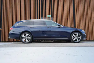 MERCEDES-BENZ E 220 d SWISS STAR AVANTGARDE 4MATIC 9G-TRONIC l 194 PS