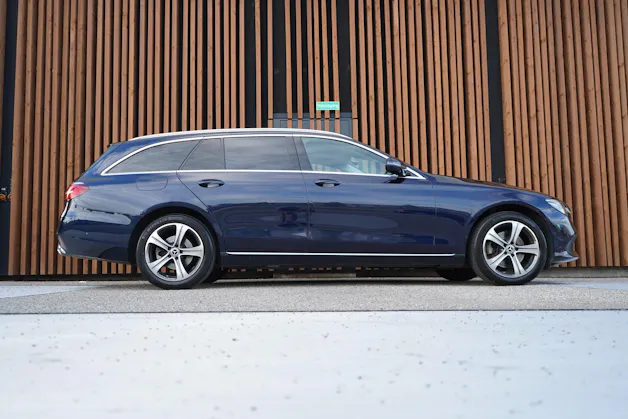 MERCEDES-BENZ E 220 d SWISS STAR AVANTGARDE 4MATIC 9G-TRONIC l 194 PS