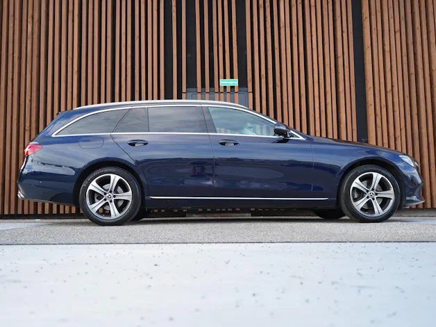 MERCEDES-BENZ E 220 d SWISS STAR AVANTGARDE 4MATIC 9G-TRONIC l 194 PS